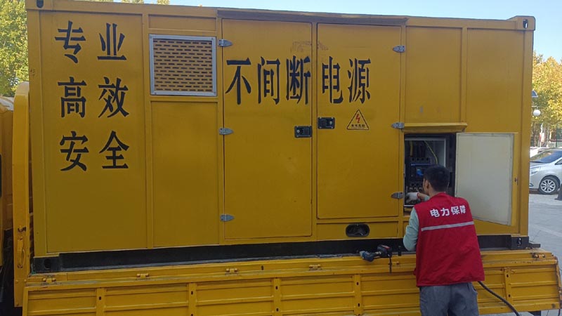 洛浦柴油发电机组和UPS电源配合使用时，如何避免切换过程中的电力中断？